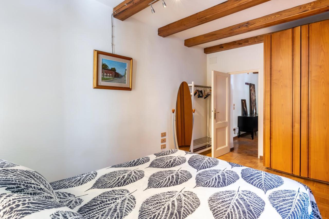 Piazza Napoleone Lovely Central Apartment Лукка Екстер'єр фото